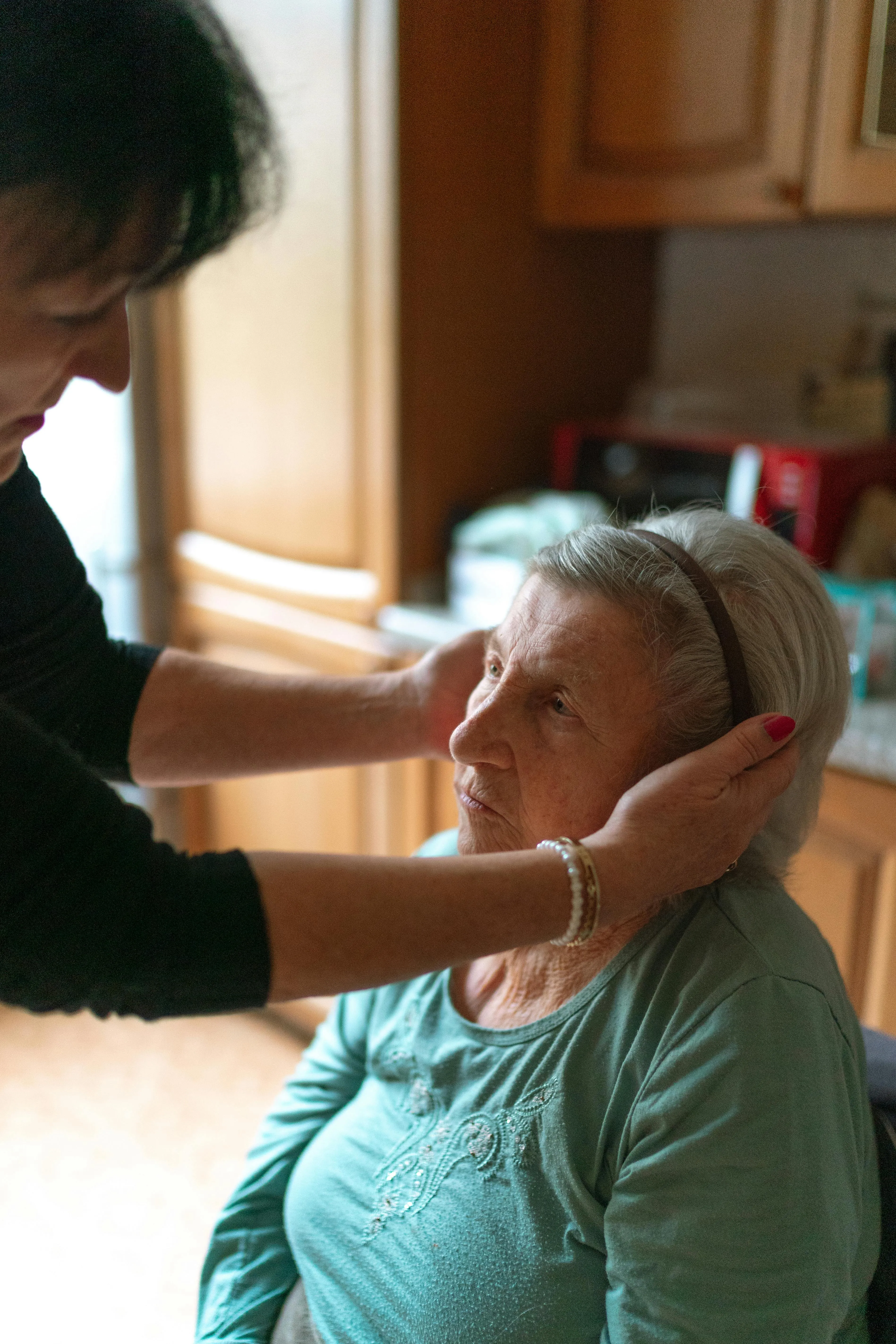 Caring for Seniors with Dementia: Home-Based Support Strategies